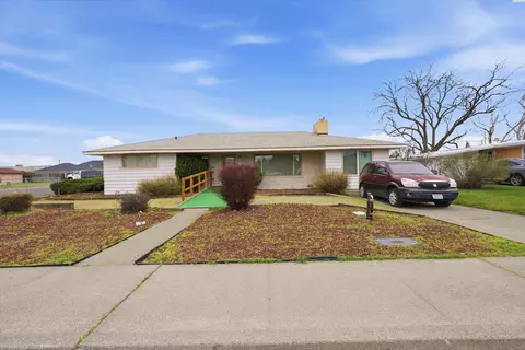 1704 W Brown St, Pasco, WA 99301