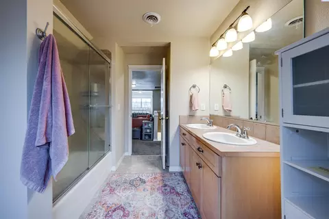 Bath - 715 NE Oak Street Condo B, Pullman, WA 99163 photo 4 of 4