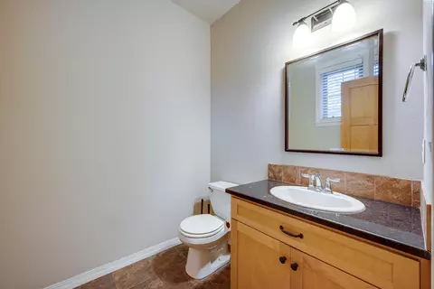 Bath - 715 NE Oak Street Condo B, Pullman, WA 99163 photo 1 of 4