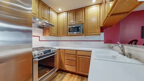 Kitchen - 127 Willow Cir, Pasco, WA 99301 photo 2 of 2