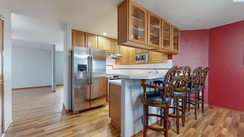 Kitchen - 127 Willow Cir, Pasco, WA 99301 photo 1 of 2