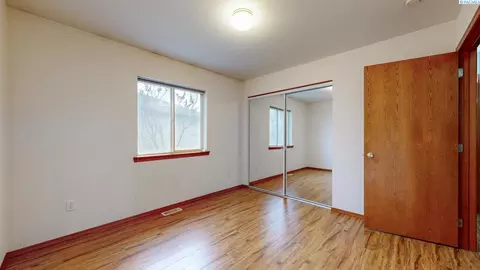 Bedroom - 127 Willow Cir, Pasco, WA 99301 photo 4 of 4