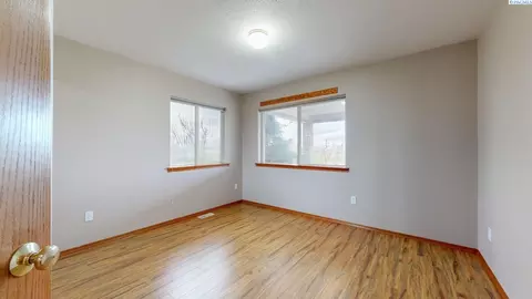 Bedroom - 127 Willow Cir, Pasco, WA 99301 photo 1 of 4