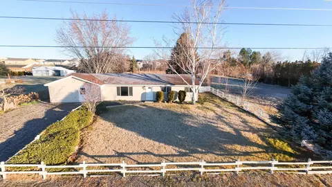 5617 W Argent Rd, Pasco, WA 99301