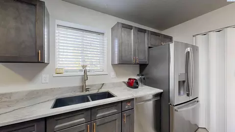 Kitchen - 1708 NW Lamont St, Pullman, WA 99163 photo 4 of 5