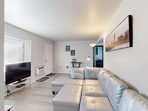 Living - 1708 NW Lamont St, Pullman, WA 99163 photo 3 of 3