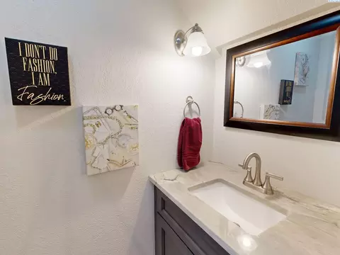 Bath - 1708 NW Lamont St, Pullman, WA 99163 photo 1 of 2