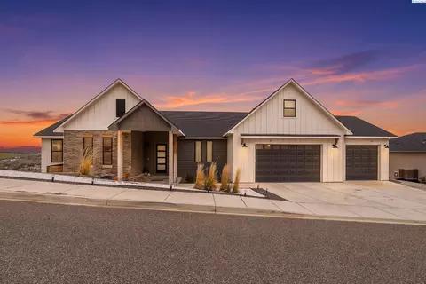 5520 Hershey Ln, West Richland, WA 99353