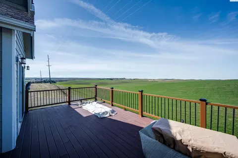 Exterior - 1215 Sunnyside Dr, Pullman, WA 99163 photo 6 of 9