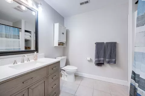 Bath - 1215 Sunnyside Dr, Pullman, WA 99163 photo 4 of 4