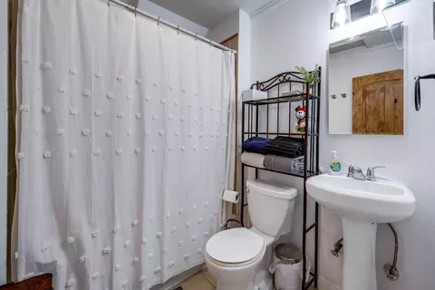 Bath - 535 SW Summer St, Pullman, WA 99163 photo 1 of 1