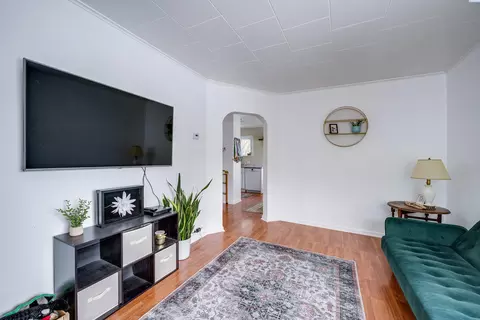 Living - 535 SW Summer St, Pullman, WA 99163 photo 2 of 3