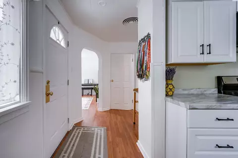 Entry Way - 535 SW Summer St, Pullman, WA 99163 photo 2 of 4
