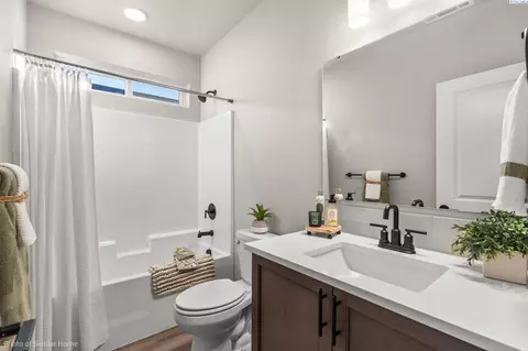 Bath - 6531 Road 52, Pasco, WA 99301 photo 1 of 3