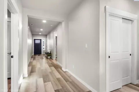 Entry Way - 6531 Road 52, Pasco, WA 99301 photo 1 of 1