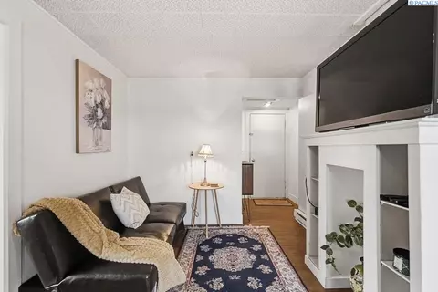 Living - 230 SE Se Spg, Pullman, WA 99163 photo 1 of 4