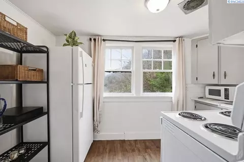 Kitchen - 230 SE Se Spg, Pullman, WA 99163 photo 1 of 5