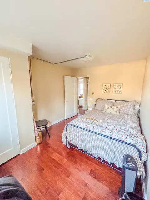 Bedroom - 230 SE Se Spg, Pullman, WA 99163 photo 4 of 4