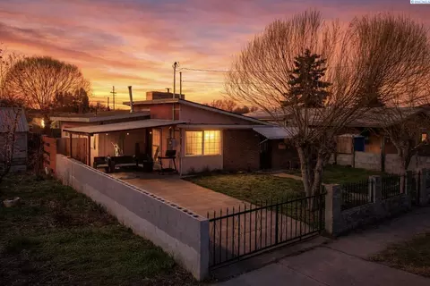 203 N Hawthorne St, Toppenish, WA 98948