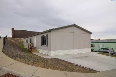 635 Lonetree Ln, Richland, WA 99352