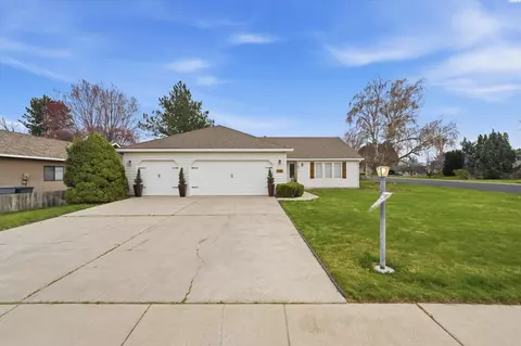 630 Meadows Dr E, Richland, WA 99352
