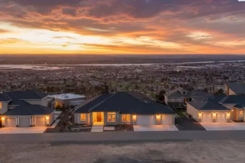 2531 Falconcrest Loop, Richland, WA 99352