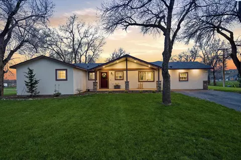 2745 W Van Giesen St, Richland, WA 99354