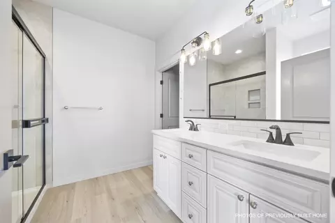 Bath - 606 Eureka Ave, Pasco, WA 99301 photo 1 of 4