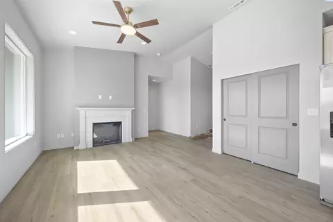 Living - 606 Eureka Ave, Pasco, WA 99301 photo 1 of 3