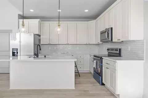 Kitchen - 606 Eureka Ave, Pasco, WA 99301 photo 3 of 3