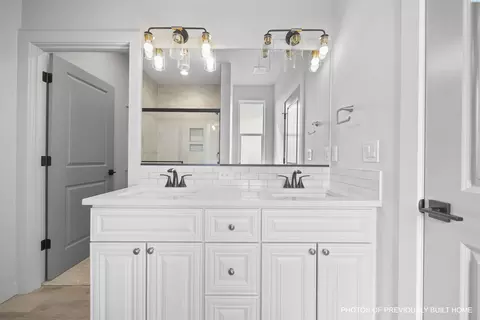 Bath - 606 Eureka Ave, Pasco, WA 99301 photo 2 of 4