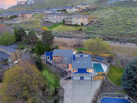 245 High Meadows St, Richland, WA 99352