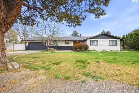 818 Eastlake Dr, Kennewick, WA 99337