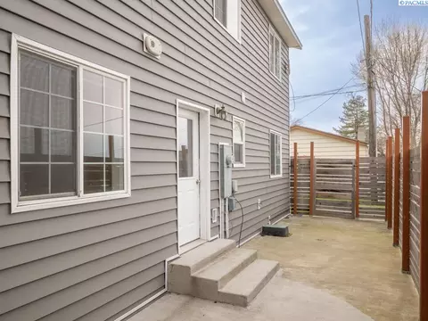 Exterior - 620 SE Mckenzie St, Pullman, WA 99163 photo 4 of 10