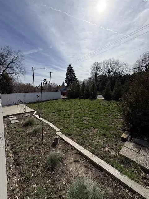 Exterior - 620 SE Mckenzie St, Pullman, WA 99163 photo 6 of 10