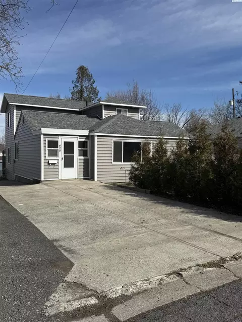 Exterior - 620 SE Mckenzie St, Pullman, WA 99163 photo 7 of 10