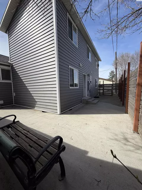 Exterior - 620 SE Mckenzie St, Pullman, WA 99163 photo 5 of 10
