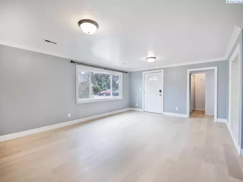 Living - 620 SE Mckenzie St, Pullman, WA 99163 photo 1 of 5