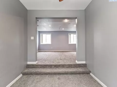 Living - 620 SE Mckenzie St, Pullman, WA 99163 photo 4 of 5