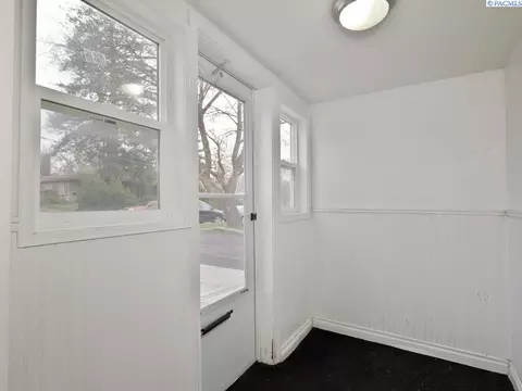 Entry Way - 620 SE Mckenzie St, Pullman, WA 99163 photo 1 of 1