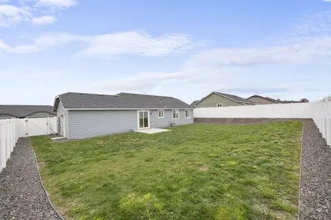 Exterior - 112 Bitters Loop, Grandview, WA 98930 photo 3 of 6