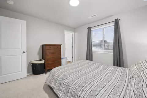 Bedroom - 112 Bitters Loop, Grandview, WA 98930 photo 2 of 4