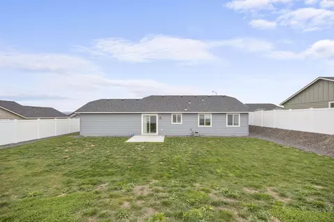 Exterior - 112 Bitters Loop, Grandview, WA 98930 photo 4 of 6