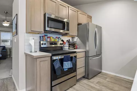 Kitchen - 112 Bitters Loop, Grandview, WA 98930 photo 4 of 4