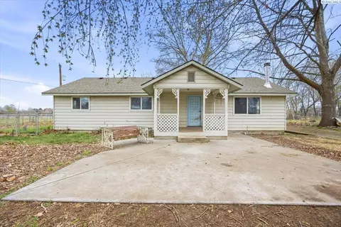 91011 N Yakima River Dr, West Richland, WA 99353