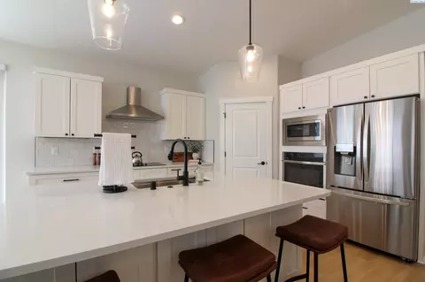 1398 Kalani Ct, West Richland, WA 99353