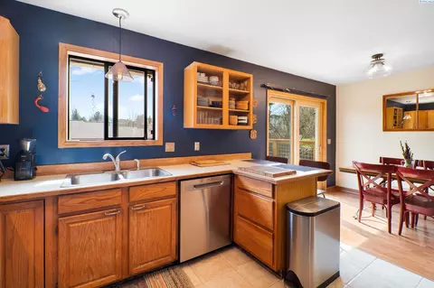 Kitchen - 645 Staley Dr, Pullman, WA 99163 photo 3 of 3