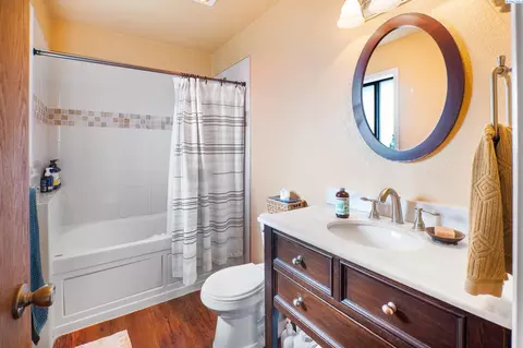 Bath - 645 Staley Dr, Pullman, WA 99163 photo 2 of 2