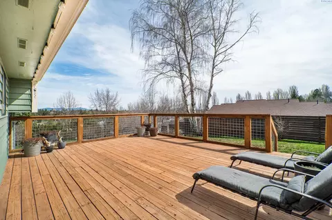 Exterior - 645 Staley Dr, Pullman, WA 99163 photo 2 of 11