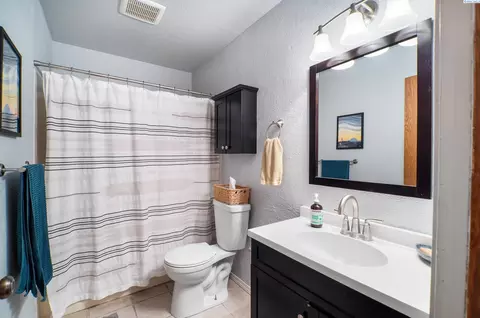 Bath - 645 Staley Dr, Pullman, WA 99163 photo 1 of 2